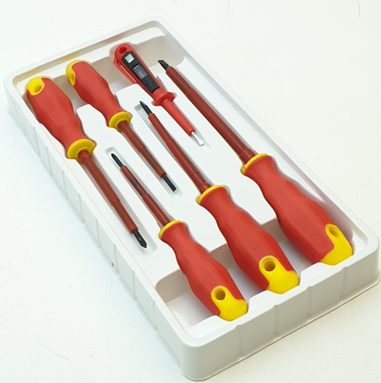 Kruvikeerajad magnetilise otsikuga täpseks tööks.